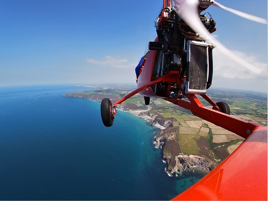 Autour de la côte des Cornouailles dans un gyrocoptère Magni M-16