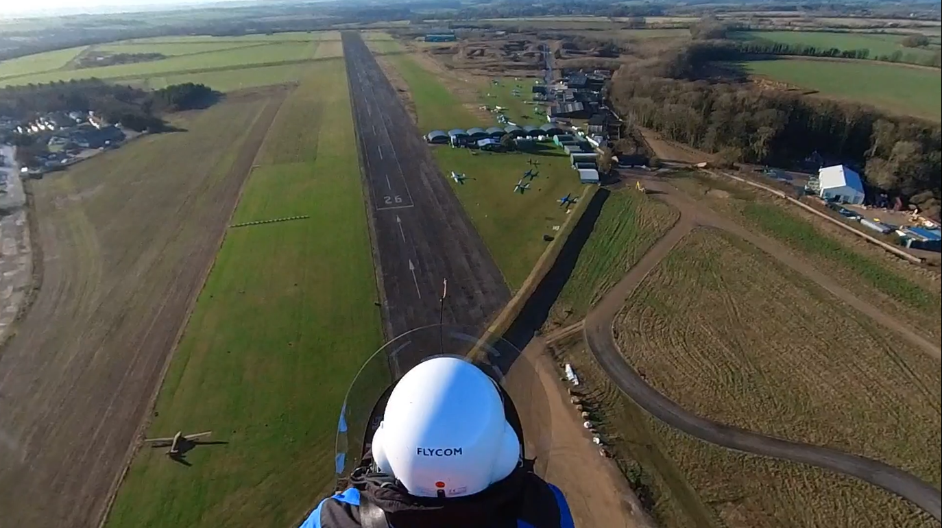 A Magni M-16 Gyrocopter flight in a sunny winter day in the Chilterns