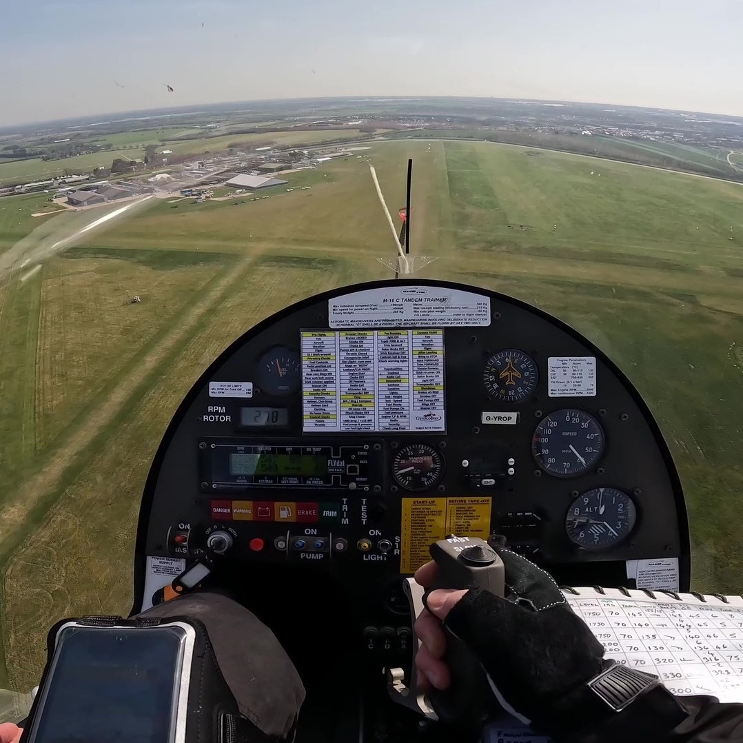 Magni Gyro M16 Vuelo en girocóptero de campo traviesa en solitario de calificación desde Popham hasta el aeródromo de Goodwood