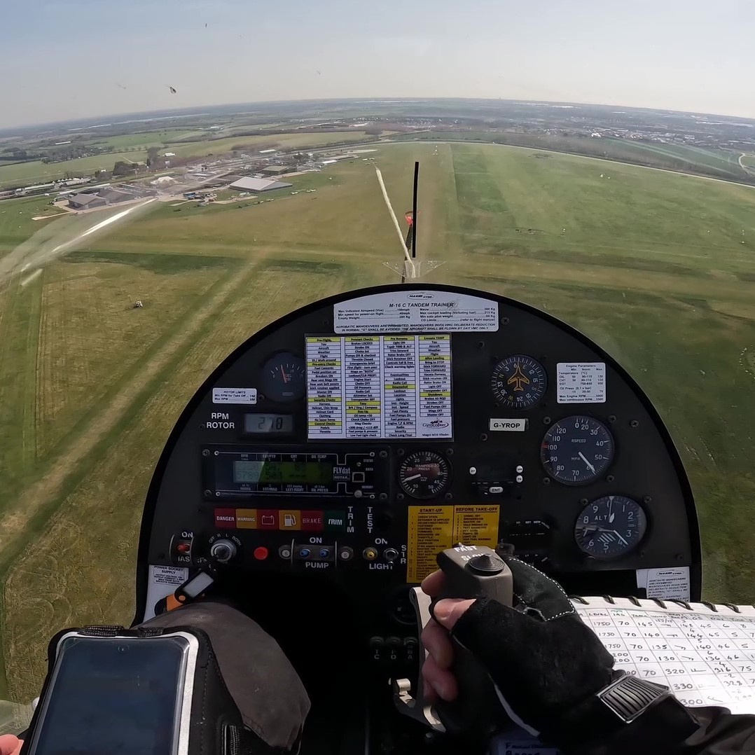 Magni Gyro M16 volo di qualificazione in solitario girocottero da Popham all'aerodromo di Goodwood