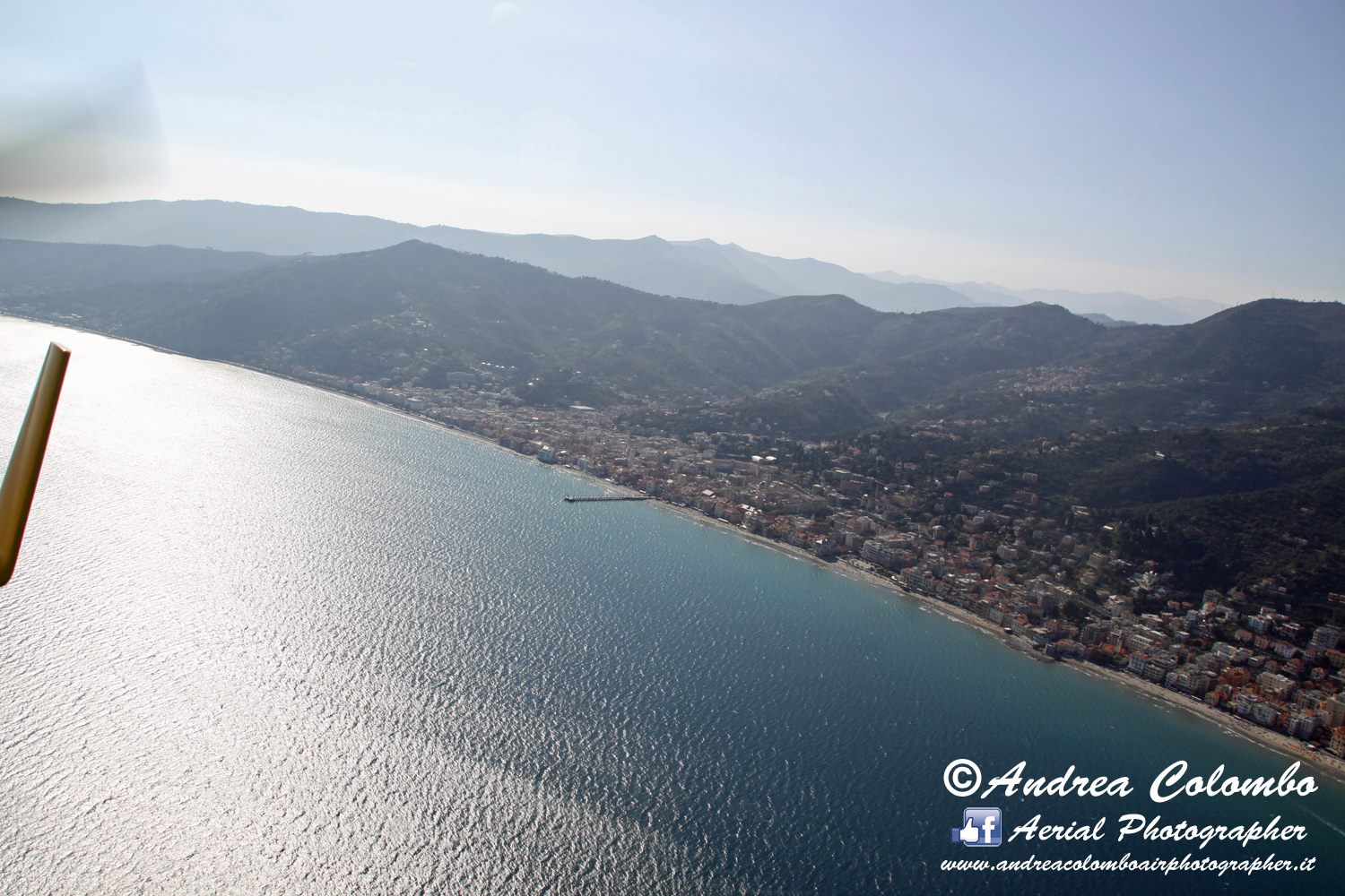 En vuelo sobre la costa de Ponente de (Liguria)