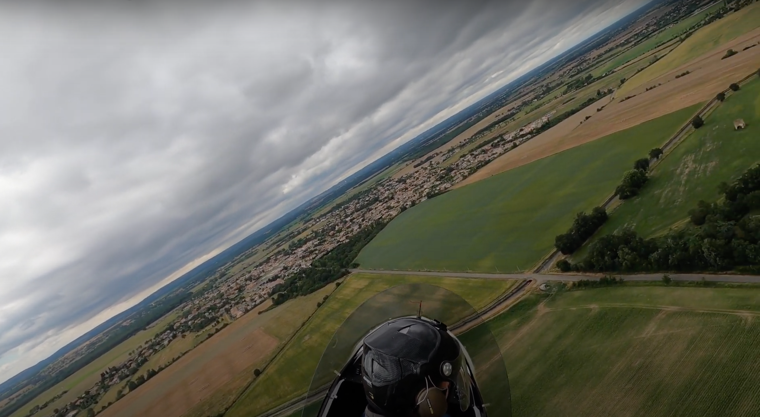 Engine failure training at 500ft AGL in initial climb.